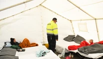 Pri požiari v osade v Stropkove vyhorelo deväť chatrčí. Pre takmer 50 ľudí zriadili stanové mestečko