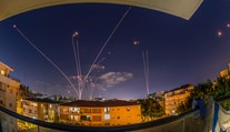 VIDEO: Tel Aviv pod raketovou paľbou. Sirény sa počas dňa v meste rozozvučali niekoľkokrát