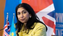 Sunak odvolal ministerku vnútra Bravermanovú, nahradil ju expremiér Cameron
