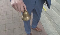 Bez stužkovej či maturít, no s posledným zvončekom. Stredoškolskí študenti sa lúčia tradične