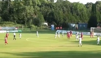 Volej, aký vidíme v prestížnych ligách. Takto sa v II. lige trafil hráč Bardejova