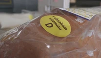 Potraviny neobsahujú dostatok vitamínov, preto ich dopĺňajú umelo. Najnovšie takto pečú aj chlieb