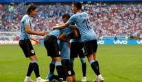 Uruguaj uštedril Rusku prvú prehru.  Oba tímy idú do osemfinále