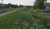 Vodohospodári nestíhajú kosiť trávu v korytách potokov a riek. Primátorom a starostom došla trpezlivosť
