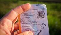 Na malých staniciach si už lístok nekúpite. Vo vlaku musíte aktívne vyhľadať sprievodcu