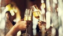 Alkohol a mastné jedlá? Gastroenterológ vyvracia mýtus