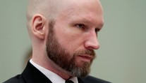 Breivik je rovnako nebezpečný ako v roku 2011, keď zavraždil 77 ľudí, tvrdí súdna psychiatrička