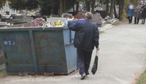 Polovica odpadu na cintorínoch sa dá recyklovať. Vo Zvolene ukazovali, ako mať zelené Dušičky