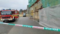 Vo Svidníku spadol zo strechy domu robotník. Pád z asi 10-metrovej výšky neprežil