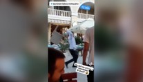 VIDEO: Všade, kam prišli, vyvolávali konflikty. Čiernohorci vytiahli na agresívnych ruských turistov stoličky