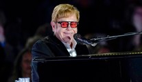 Dokázalo to iba 19 umelcov. Elton John sa po získaní ceny EMMY stal členom exkluzívneho klubu