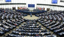 Europoslanci schválil pôžičku pre Ukrajinu vo výške 18 miliárd eur