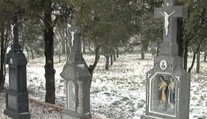 Vo Veľkých Kozmálovciach vznikla netradičná galéria. Vystavujú pomníky