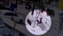 Nebezpečná hra: Chlapec hodil petardu do kanála a vyletel tri metre do vzduchu