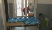 Školské jedálne sa vynašli. Nechceli zatvoriť, a tak vydávajú obedy cez výdajné okná