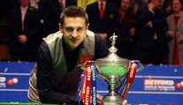 Mark Selby ako štvrtý hráč v histórii obhájil titul majstra sveta v snookri