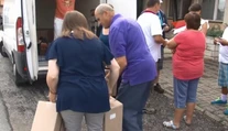 Rozdávali balíkov potravinovej pomoci bez kriku a tlačenice. Objavili sa ale komplikácie
