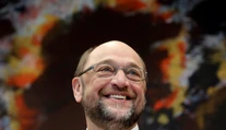 Hlavný súper Merkelovej Schulz je stále presvedčený, že ju môže zosadiť