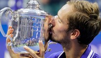 Finále US-Open ovládol ruský tenista, Medvedev prekazil Djokovičovi kalendárny Grand Slam