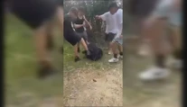 VIDEO: Mladíci v Hlohovci nútili dievča nakrúcať bitku. Čím viac protestovala, tým silnejšie obeť udierali