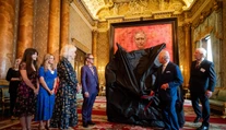 Odhalili oficiálny maľovaný portrét kráľa Karola III. Reagovala už aj kráľovná Camilla