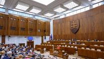 Poslanci OĽaNO mesačne dajú po 500 eur do fondu pomoci