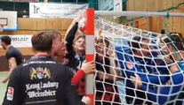 VIDEO: Neuveriteľná smola v závere zápasu. Lopta sa zasekla v spojnici bránky