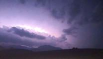 Pri slovensko-rakúskom pohraničí sú búrky, vznikla aj supercela