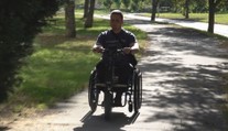 Invalidnému policajtovi z Myjavy ukradli pred mesiacmi elektrický vozík. Príbeh má šťastný koniec