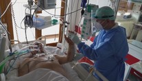 V Národnom ústave pľúcnych chorôb zachránili život extrémne obéznemu pacientovi s COVID-om