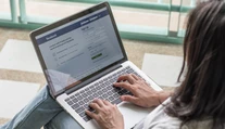 Česká učiteľka napísala na Facebooku nenávistný odkaz na adresu prváčikov. Hrozí jej väzenie