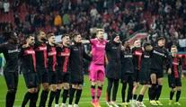 Mágia Xabiho Alonsa pretrváva, Leverkusen naďalej nezdolaný. Bochum bez Bera zaváhal