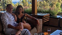 Spájali ju s Bieberom, teraz si vzala o 37 rokov staršieho milionára