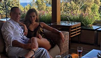 Spájali ju s Bieberom, teraz si vzala o 37 rokov staršieho milionára