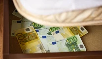 Pod "posteľou" máme ešte schovaných takmer 19 mil. slovenských bankoviek