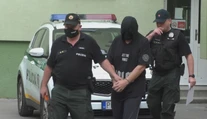 Muž sa vyzliekol a ukájal v nákupnom dome. Zadržala ho polícia