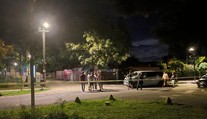 Dráma v Čunove. Muž postrelil svoju priateľku, potom zbraň obrátil proti sebe
