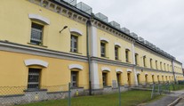 V cele surovo napadol svojho spoluväzňa. Na slobodu sa mal dostať o rok, teraz mu hrozí 20 rokov