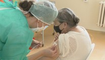 V niektorých nemocniciach sa už záujem o vakcínu naplnil. Zariadenia si tak tvoria zoznam náhradníkov