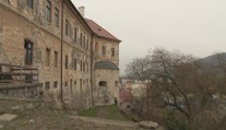 Stavba opradená množstvom legiend dodnes uchováva cenné pamiatky