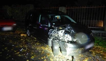 Opitý mladík v Kremnici nabúral do zaparkovaného auta