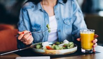 Neskoré raňajky a skoré večere. Výskum naznačil, že isté stravovacie návyky môžu znížiť riziko cukrovky