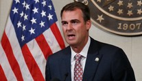 Guvernér štátu Oklahoma oznámil, že mal pozitívny test na koronavírus