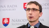 Vláda odvolala námestníka pozemkového fondu. Sám odísť nechcel, nový šéf mu však nedôveroval