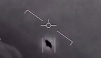 VIDEO: Nové zábery UFO? Nad americkou základňou mal prelietať záhadný objekt meniaci farbu