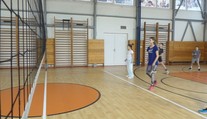 Nemajú telocvične a chýbajú im učitelia. Napriek tomu musia mať školy viac telocviku