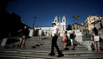 Nové pravidlo pre turistov v Ríme: Za sedenie na vyhľadávanom mieste je mastná pokuta