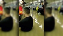 Hrôza v Číne: Voda sa valila aj metrom. Ľudia stáli na sedadlách, aby sa neutopili