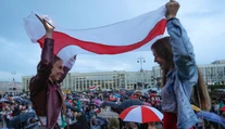 Polícia opäť rozháňala demonštrantov v Minsku, zadržala ich asi 20
