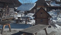 Čičmany vymierajú a obec si peniaze na svoj chod musí sama zarobiť